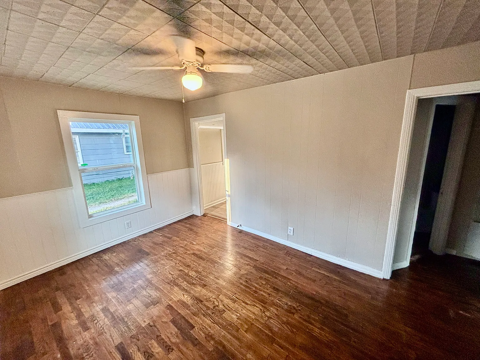 3 bed, 1050 sqft, $1,200 — Photo 2
