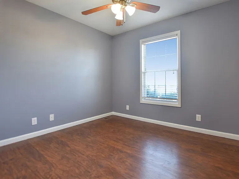 423 Athena Dr — Photo 15