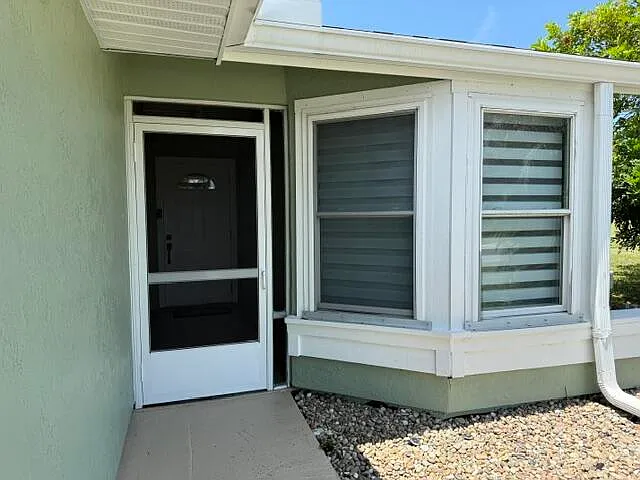 3 bed, 2.0 bath, 1062 sqft, $2,300 — Photo 3