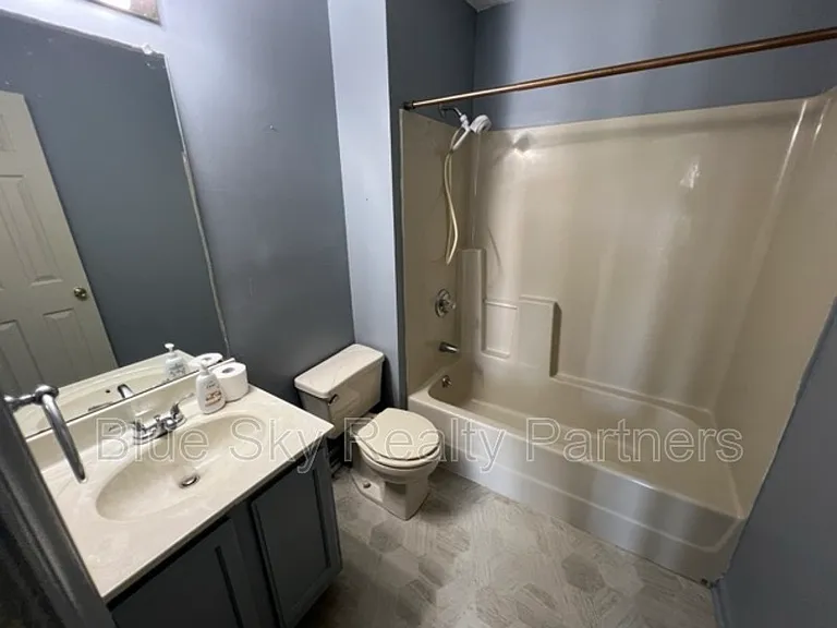 2119 Silverbrook Dr — Photo 11