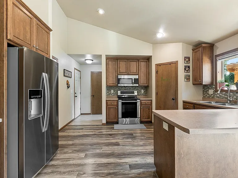 805 Canterbury Castle Ln — Photo 6