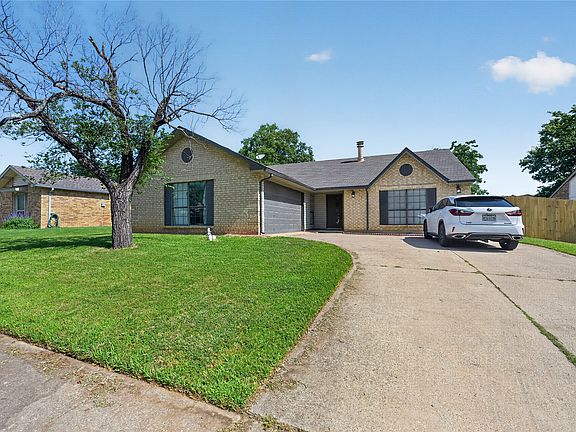 2nd image of 3825 Hackberry Ln