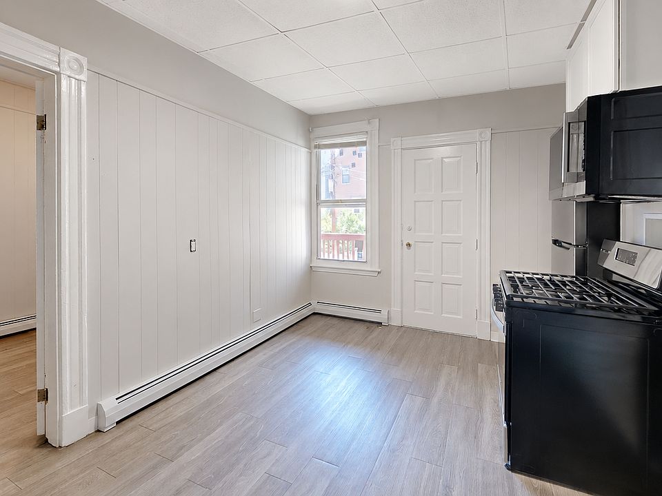 1st image of 346 Chelsea St #2