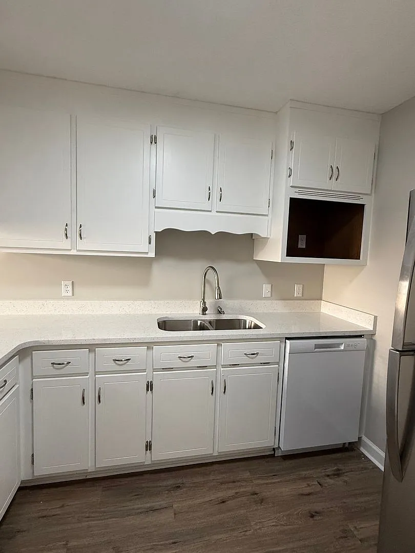 1331 Edgewood Drive * — Photo 3