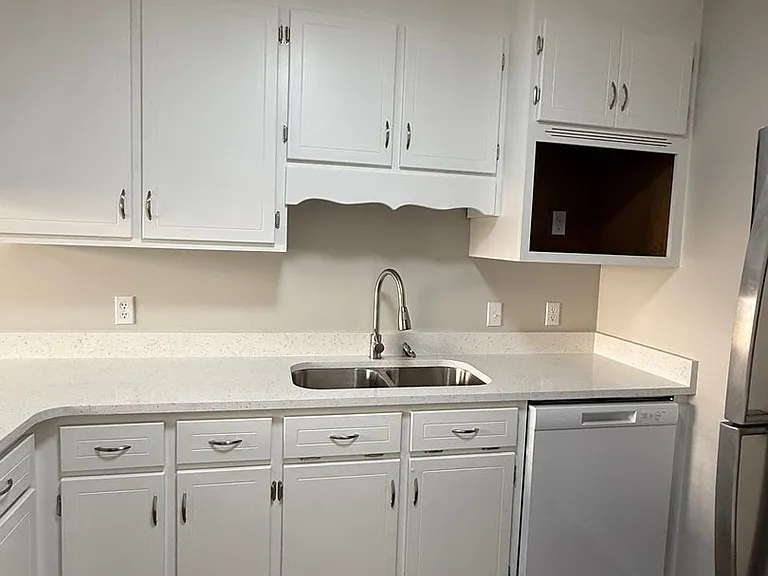 1331 Edgewood Dr — Photo 8