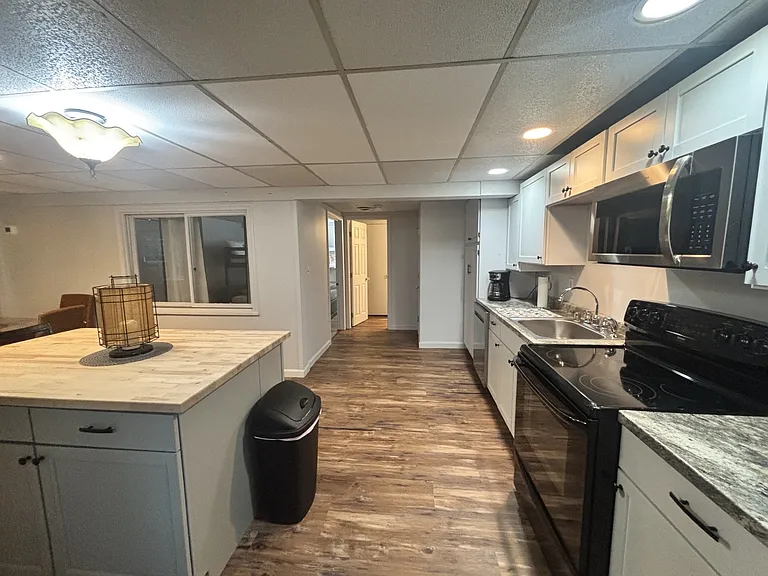 In Law: Full Kitchen