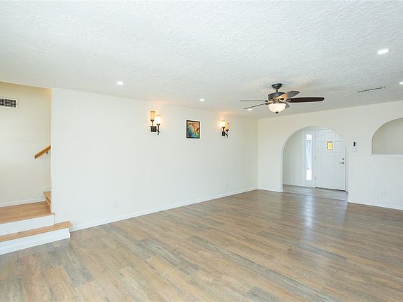 3rd image of 5006 Thunderbird Ln