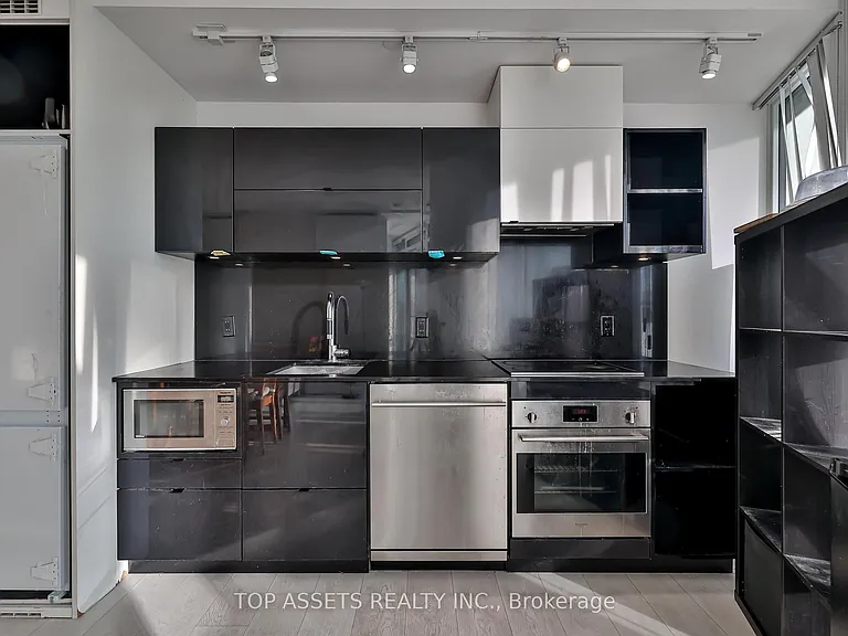 125 Peter St #602 — Photo 14