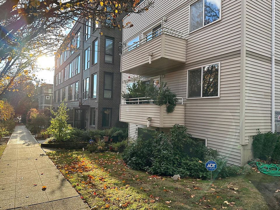 1st image of 456 NE Maple Leaf Pl #A
