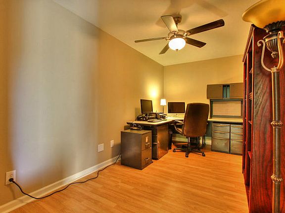 5th image of 185 Campoli Dr