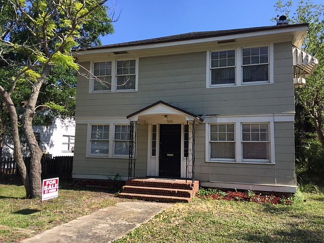 1st image of 826 Phillips St