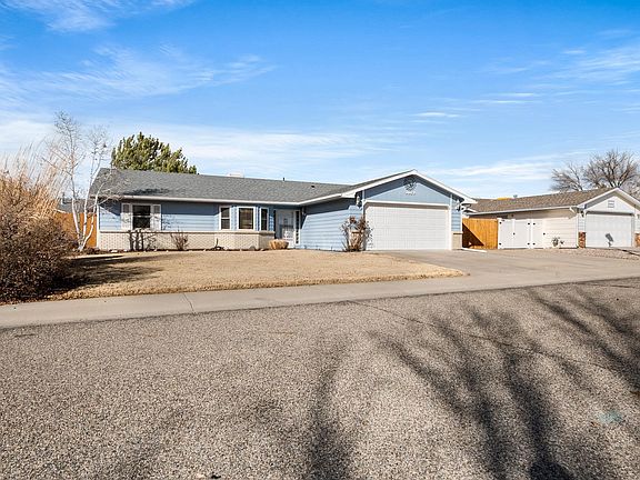 2nd image of 3052 Camelot Pl
