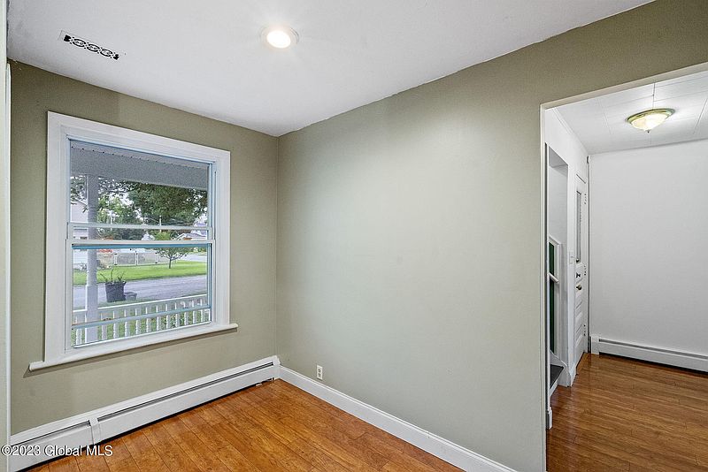4th image of 2504 Augustine Avenue
