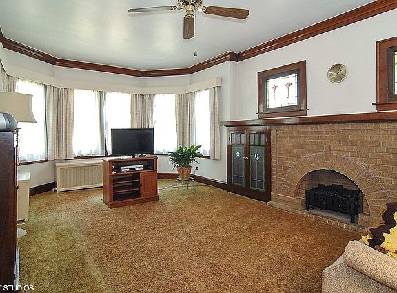 2nd image of 5011 W Wrightwood Ave