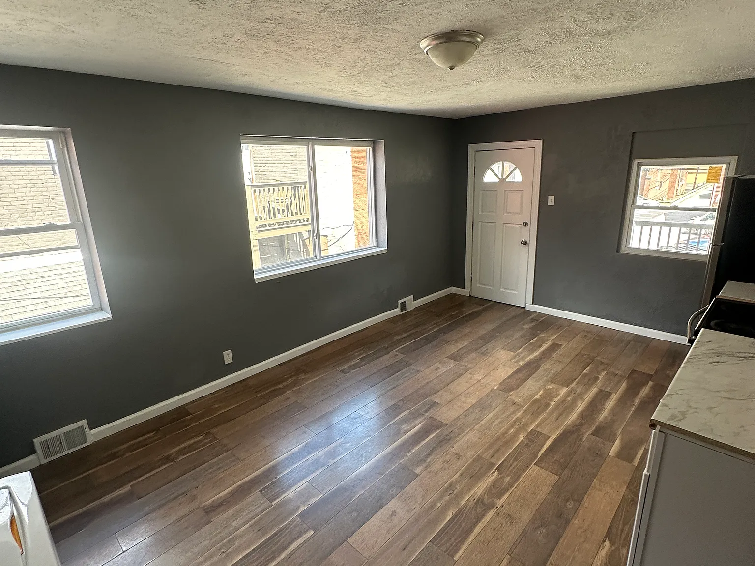 3 bed, $1,695 — Photo 3