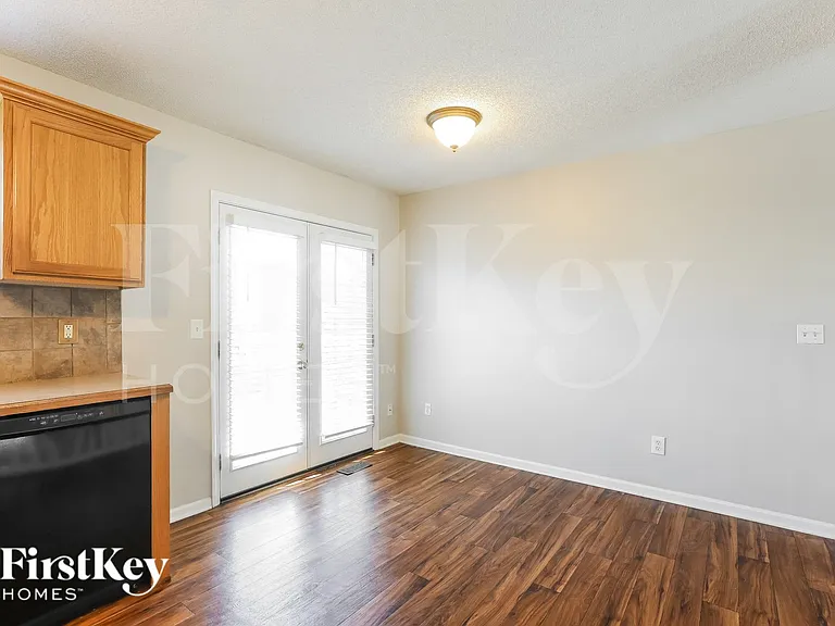 11328 N Wyandotte St — Photo 5