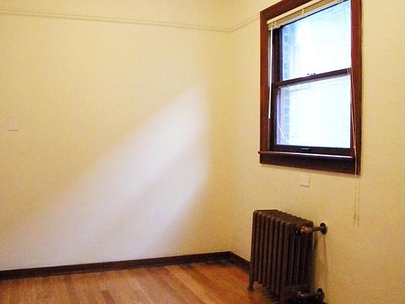 5th image of 2919 Franklin Ave E APT 5