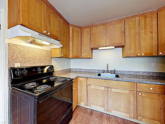 2nd image of 670 S 10th St APT 1