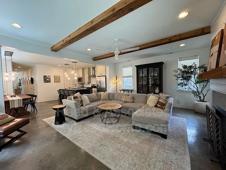 1080 Blythe St — Photo 3