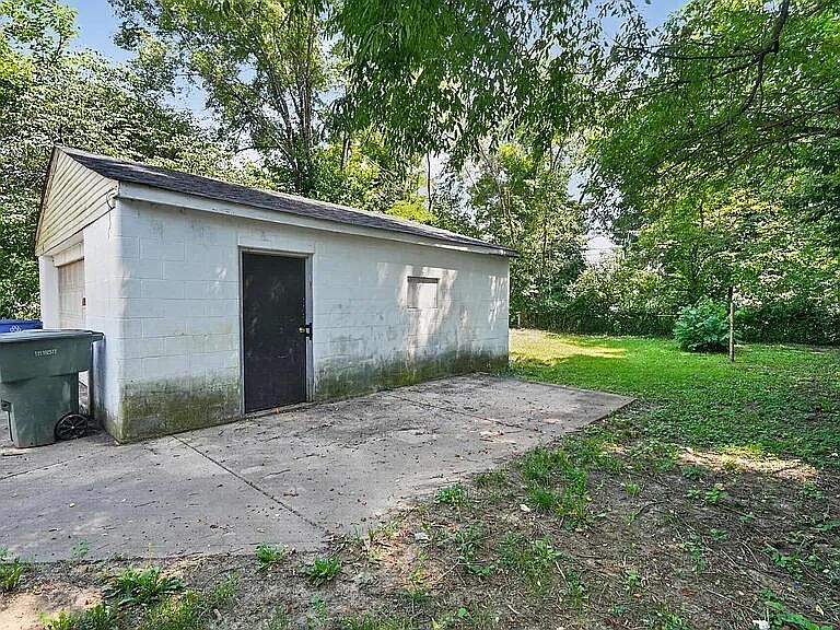 2nd image of 1217 Smith Rd