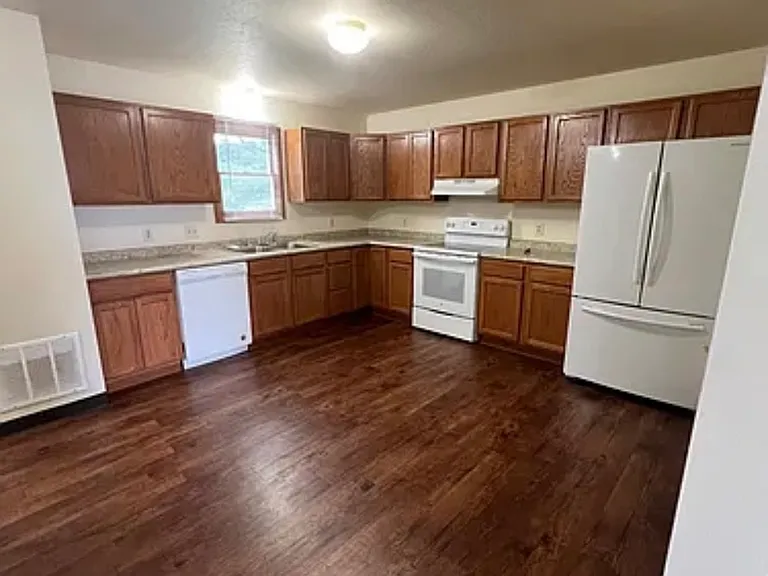 378 Rose Ln #B — Photo 2