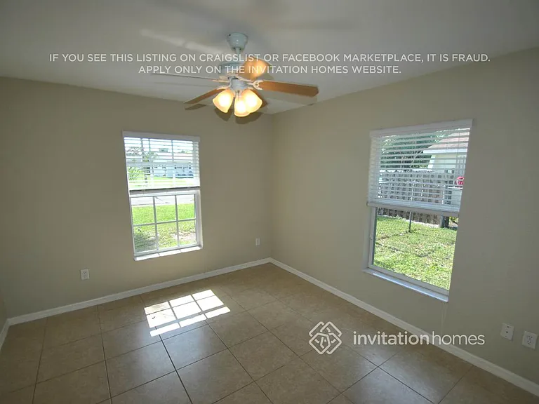 1660 E Breezy Ln — Photo 5
