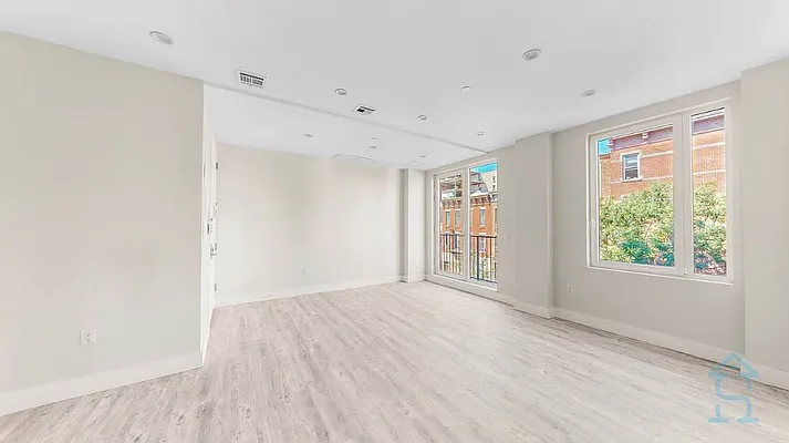 Rented by Skyhigh Realty NYC LLC | media 26