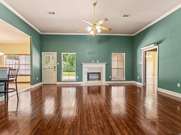 3rd image of 36484 Crestway Ave