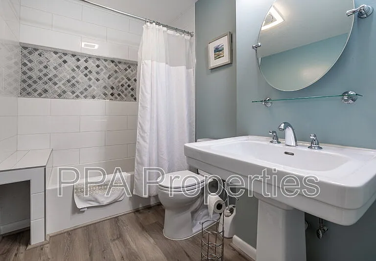 2404 Francis St — Photo 4