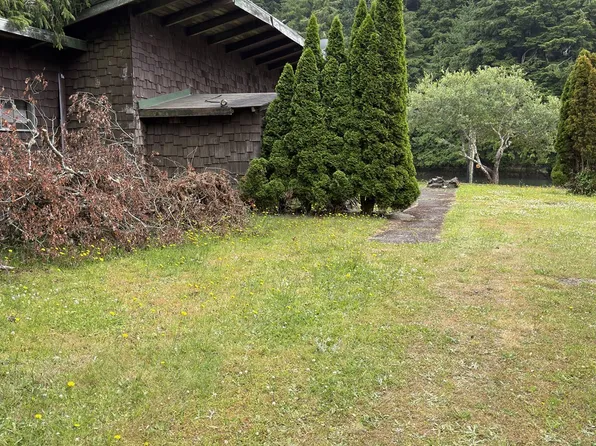 1888 S Windy Bend Dr, Lincoln City, OR 97367