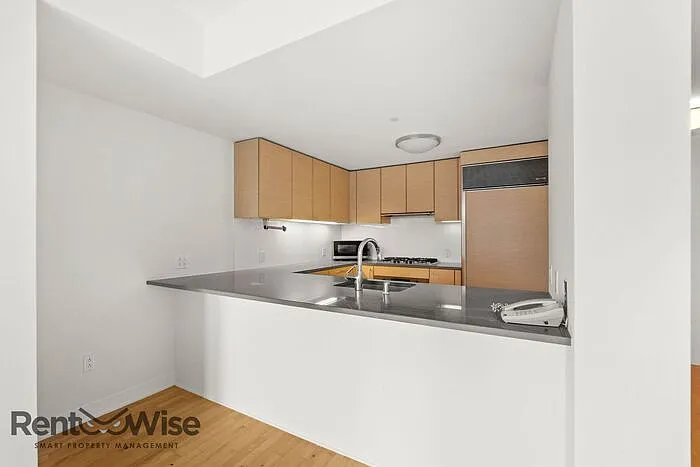 301 Mission St #15E — Photo 12
