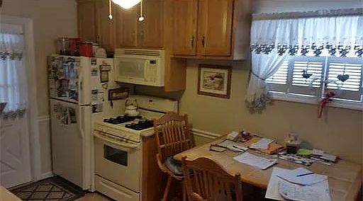 3rd image of 18 Gates Pl