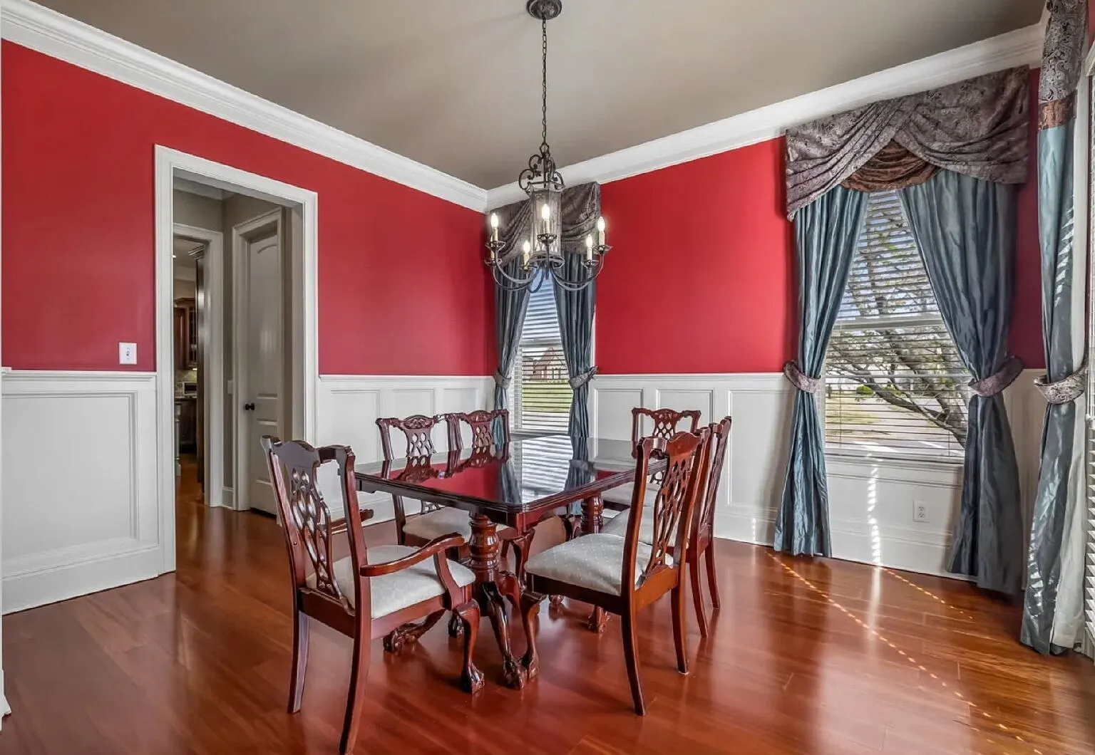 3 bed, 2.5 bath, 3654 sqft, $4,200 — Photo 4