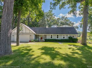 300 Elkinford Dr, White Lake, MI