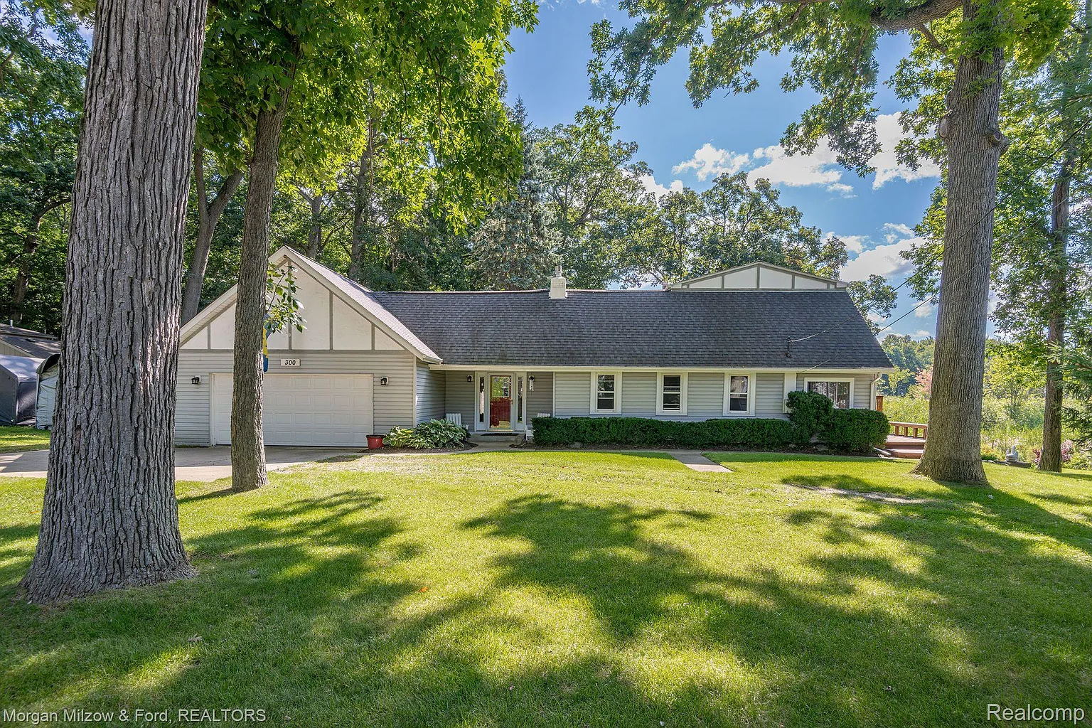 300 Elkinford Dr photo 1