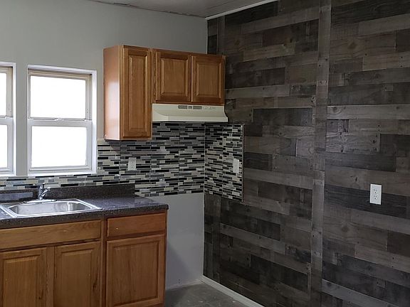 4th image of 624 15th Ave Floor 3
