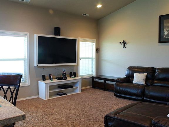3rd image of 3611 Artesia Dr