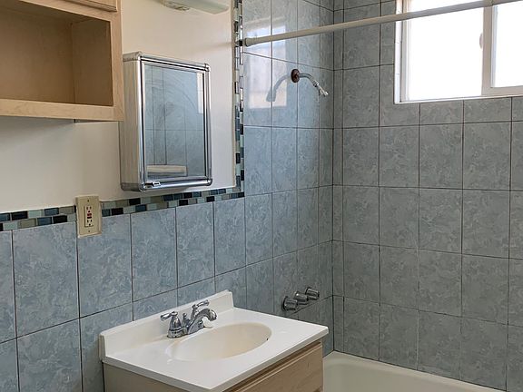 4th image of 2450 W Washington Blvd #1