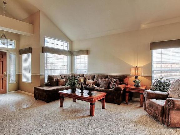 3rd image of 880 Foxwood Dr