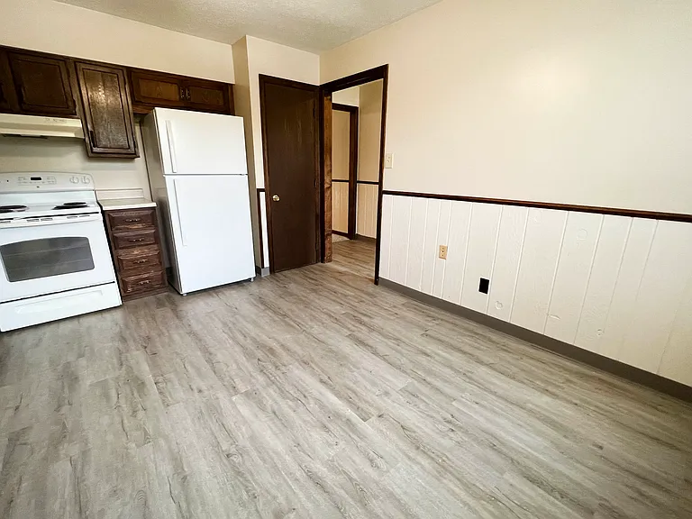 Crestbrook Apartments & Townhomes — Photo 39
