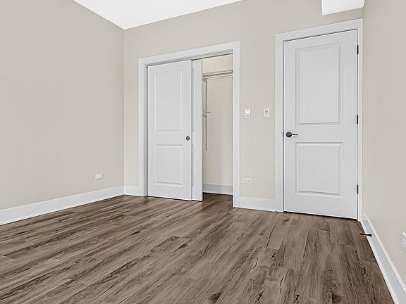 4th image of 936 W Cornelia Ave #2