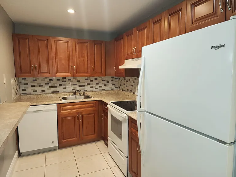 4174 Inverrary Dr #811 — Photo 2