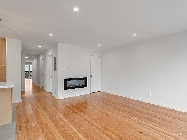 2714 Noriega St — Photo 3