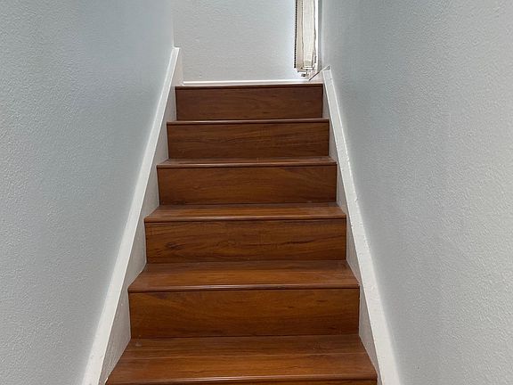 4th image of 1074 Cabrillo Park Dr APT C