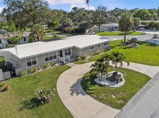 327 Sunny Ln, Belleair, FL 33756