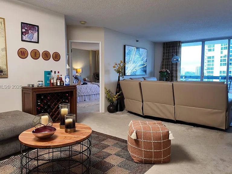 3600 Mystic Pointe Dr #1111 — Photo 2
