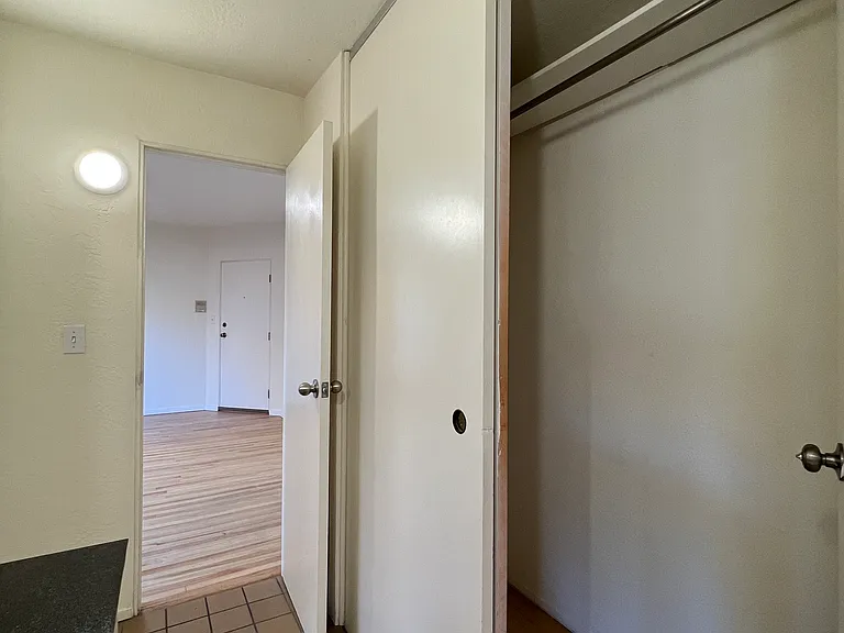2541-2569 Le Conte Ave — Photo 6