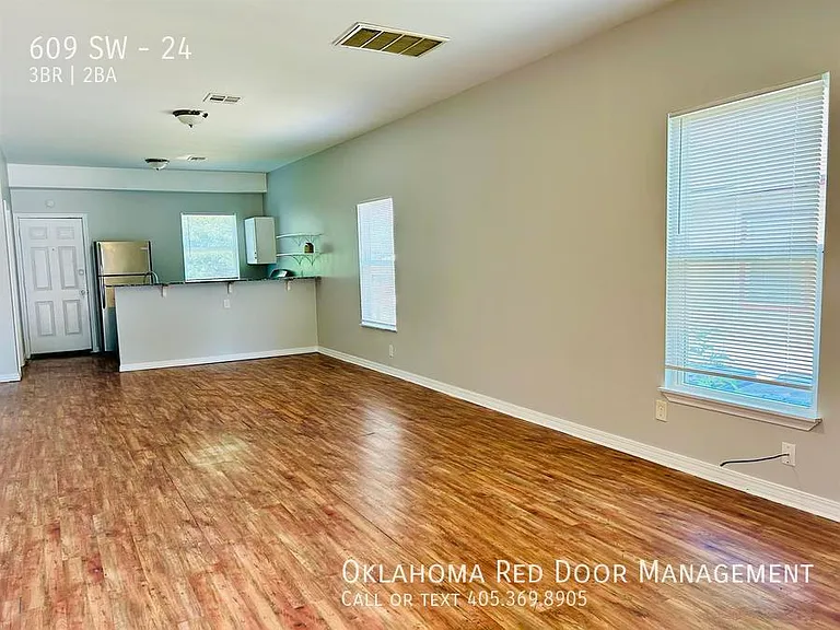 609 SW 24th St — Photo 2