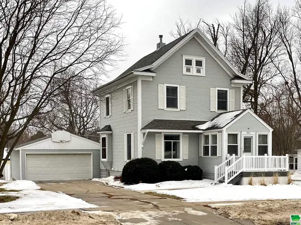 904 W 5th St, Storm Lake, IA 50588