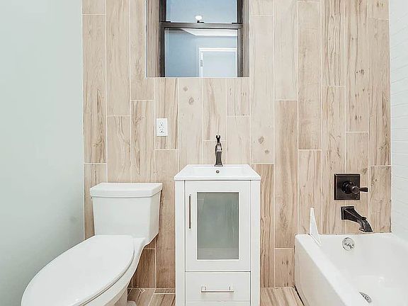 4th image of 903 Saint Johns Pl APT 3B